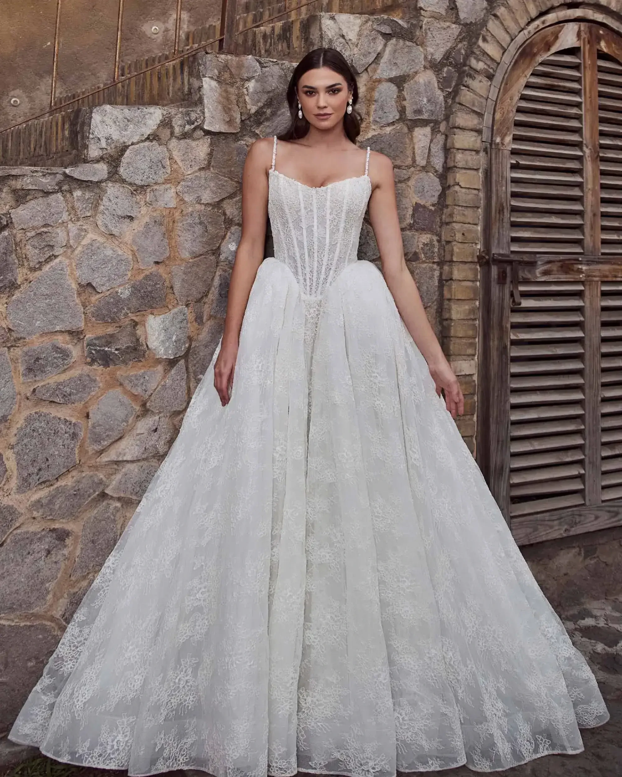 Step Inside: A Bride’s Guide to the "Modern On Market" Experience Image